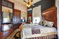 Grand Gables: Home 1 Block to St Johns River - Wifi