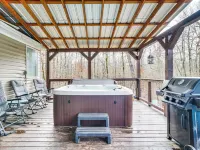 Pet-Friendly Home w/ Deck in Broken Bow! فنادق في بروكن بو