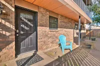 4 Mi to Dtwn: Rustic Fort Worth Apt - Condos