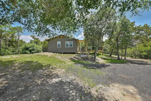 Cozy Cottage < 2 Mi to Cape Hatteras Natl Shore! - 3 tähden