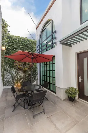 Marialicia Suites, Hotel Boutique Отели в г. Сан Себастьян Тутла