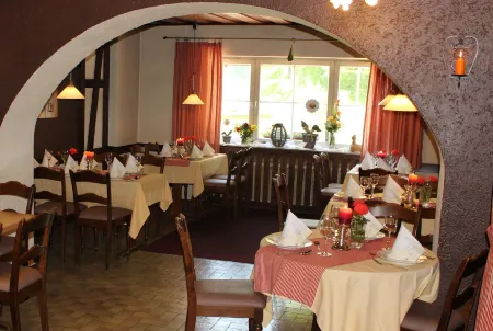 Gasthaus Goldener Stern Отели в г. Мондфельд