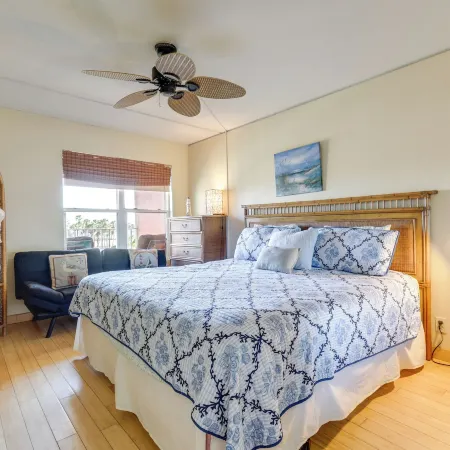 South Padre Island Condo - Walk to Beaches!
