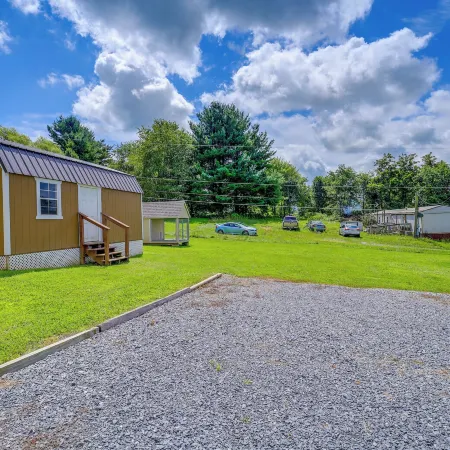 Dog-Friendly Home w/ Mtn Views in Chilhowie!