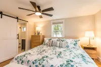 Cape Diem ; All new; 1.5m to Criagville, Hyannis beach; with WiFi, AC