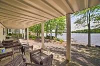 Waterfront Pocono Lake Home w/ Private Dock! - 3 estrellas