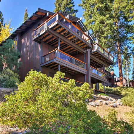 Lakefront Home w/ View: 11 Mi to Palisades Tahoe!