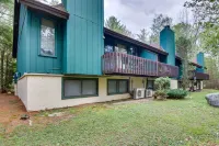 1 Mi to Downtown Conway: Spacious Family Condo! - parking