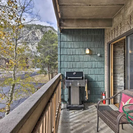 Steps to Ski Shuttle! Frisco Condo w/ Indoor Pool