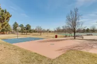 6 Mi to Dtwn: Arvada Home w/ Hot Tub & Yard - 3 estrellas