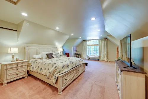 'Lakeside Bear Lodge' Studio: 9 Mi to Bass Lake!