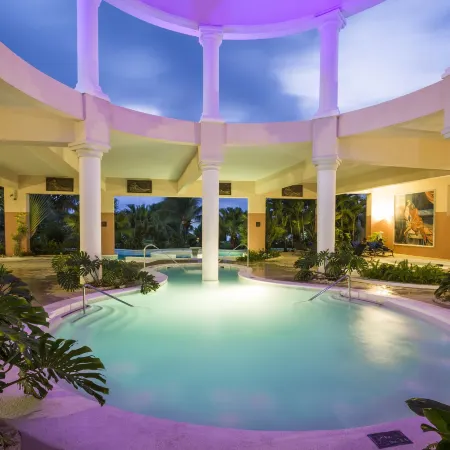 Grand Palladium Lady Hamilton Resort & Spa - All Inclusive