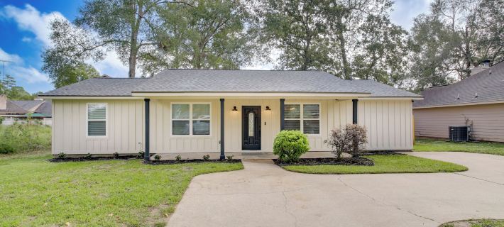 Dog-Friendly Home in the Woodlands w/ Fenced Yard! Hotels in Montgomery County