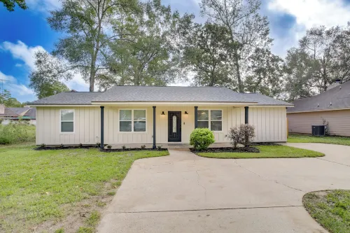 Dog-Friendly Home in the Woodlands w/ Fenced Yard!