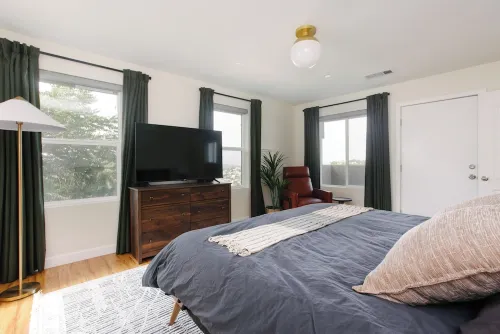 Hilltop Views! Large 5BR Home + Private Guesthouse