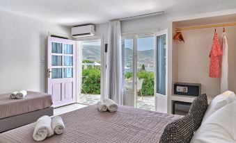Akrotiri Hotel