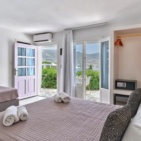 Akrotiri Hotel