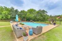 12 Mi to Dtwn: Austin Guest Cottage w/ Pool Access