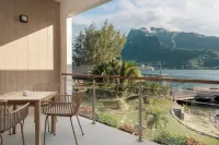 Cook's Bay Hotel & Suites - Sea View