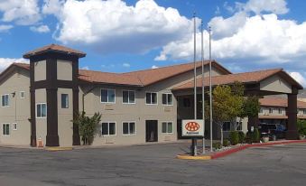Quality Inn & Suites Grants - I-40
