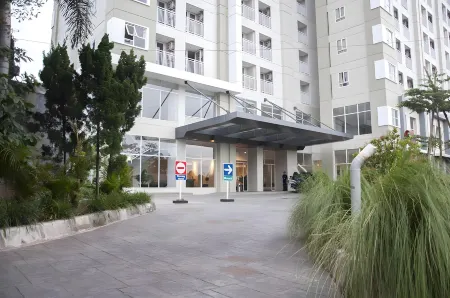 Skyland City Hotel Jatinangor Отели в г. Cicalengka