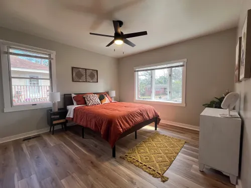 Charming 2-bedroom house in Warner Robins with WiFi and AC