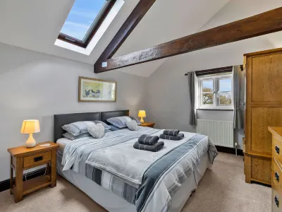 Cowslip Hotels near Walnut Farm Glamping - Luxury 6m Geodomes in Devon