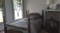 Cozy 2 bedroom in Highland Square, pets welcome!