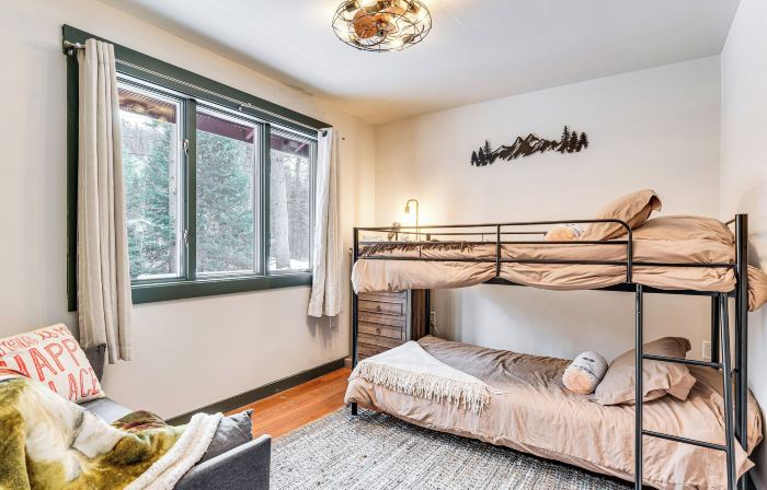 Schroon Forested Retreat w/ Sauna & Hot Tub