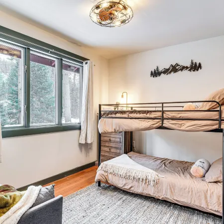 Schroon Forested Retreat w/ Sauna & Hot Tub