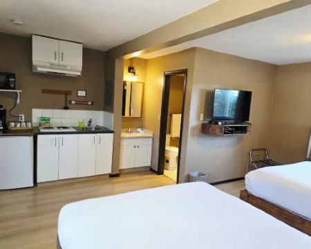 Skimmerhorn Inn Hotels in Central Kootenay