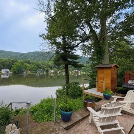 Lakefront Cottage on Moon Lake