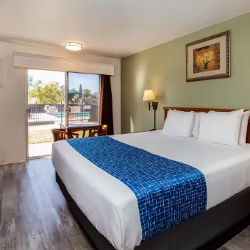 Travelodge by Wyndham Red Bluff South of Redding