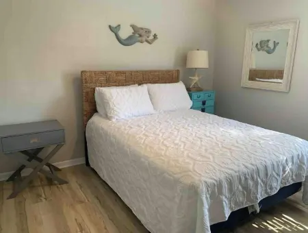 Close to beach & Steps to pool = AMAZING VACATION!