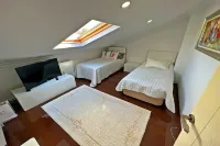 6-room Villa with Private Pool and Garden Hotels in 