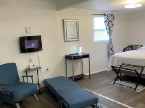 Tiny Paradise Hotels in Winter Haven