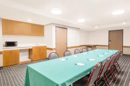 Baymont by Wyndham Marshalltown Отели в г. Marshall County