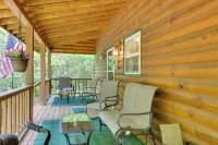 Secluded Cross Creek Cabin w/ Deck & Fire Pit! - Balcony