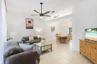 Private Oasis! Heated Pool, Fenced Yard, Poolside Bathroom, Grill, Mins to Beach