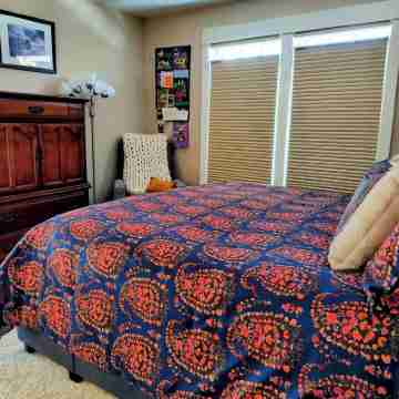 Beautiful 2-bedroom townhome with Patio, WiFi, AC Rooms