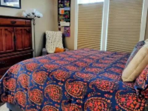 Beautiful 2-bedroom townhome with Patio, WiFi, AC Hotels in Sisters