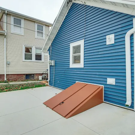 Dog-Friendly Sheboygan Home - 1 Mi to Town!