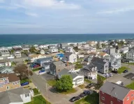 Spacious and Charming 6-Bed Beach House in Salisbury