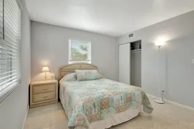 2 Bedroom Apt, Enjoy Baseball WiFi Close to the Beach & Rapids Hotels near Rapids Waterpark