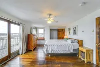 Marshfield Home w/ 4 Decks & Private Beach Access! - Wifi