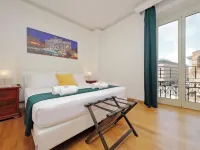 Romulus Rooms by Hostand Hoteles cerca de Grandes Almacenes La Rinascente