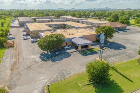 Castle Inn & Suites by OYO Lawton