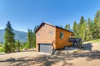 Stunning Twin Lakes Home w/ Deck, 2 Mi to Lake! - 3 estrellas