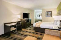 Quality Inn & Suites Mt Chalet - parking