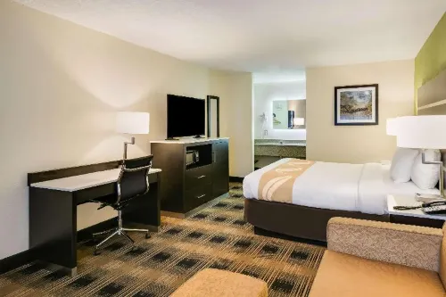 Quality Inn & Suites Mt Chalet - 주차장